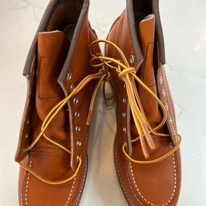 Men’s Redwing Classic Moc Oro Legacy Boot